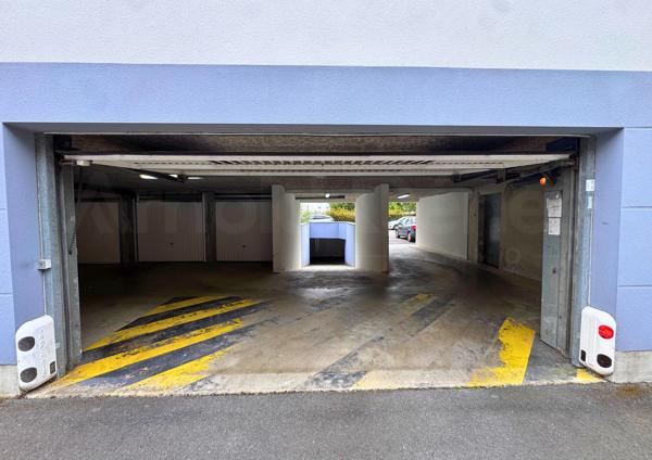 Parking sous-terrain sécurisé boxable électrifiable rue de Vern, gare 9 min