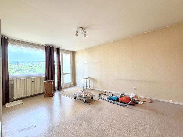 Appartement T2 de 54 m²  Dernier étage  Lumineux  Parking privé