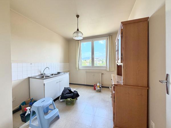 Appartement T2 de 54 m²  Dernier étage  Lumineux  Parking privé