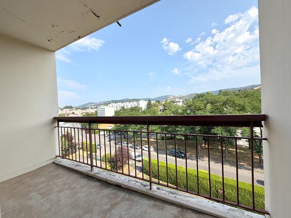 Appartement T2 de 54 m²  Dernier étage  Lumineux  Parking privé