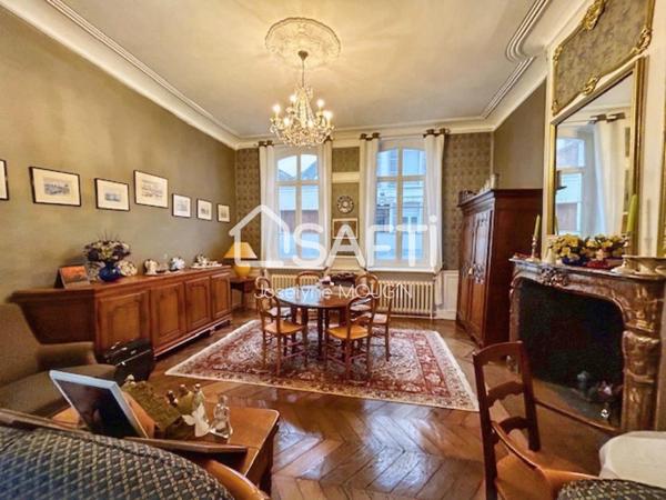 Belle demeure à Doullens, 5 chambres, garage pour plusieurs véhicules, dépendances, jardin.