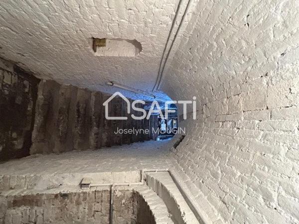 Belle demeure à Doullens, 5 chambres, garage pour plusieurs véhicules, dépendances, jardin.