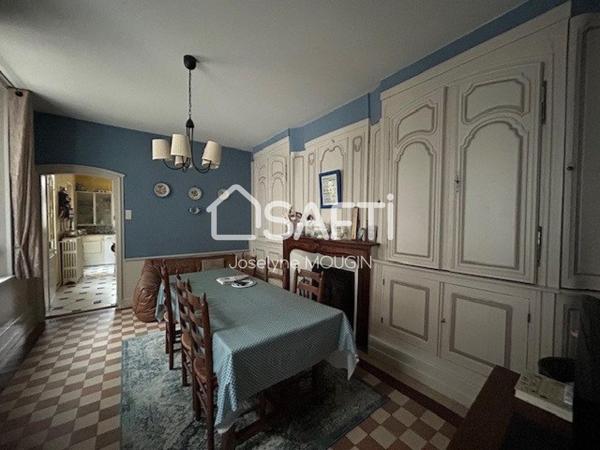 Belle demeure à Doullens, 5 chambres, garage pour plusieurs véhicules, dépendances, jardin.