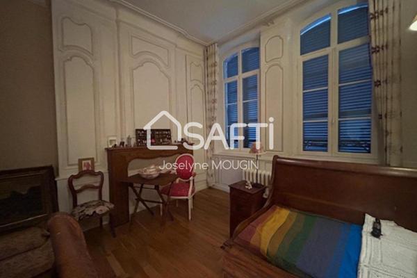 Belle demeure à Doullens, 5 chambres, garage pour plusieurs véhicules, dépendances, jardin.