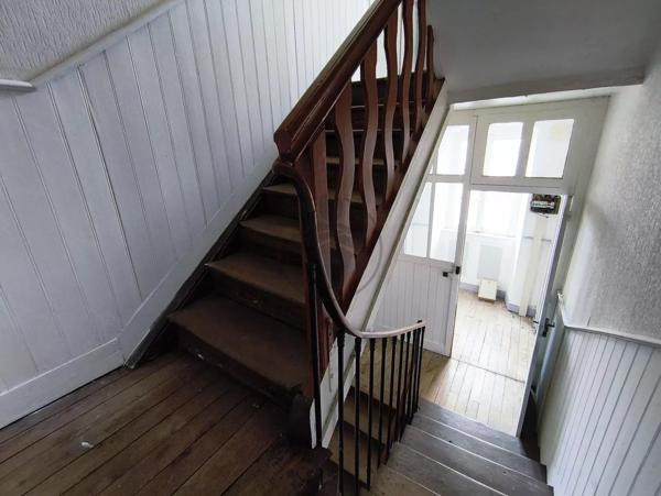 Vente                                                      Maison
                        
                     12 pièces                      215 m2                     à Baume-les-Dames