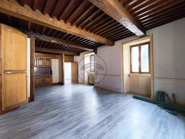 Vente                                                      Maison
                        
                     12 pièces                      215 m2                     à Baume-les-Dames