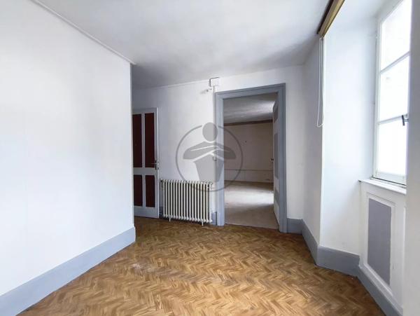 Vente                                                      Maison
                        
                     12 pièces                      215 m2                     à Baume-les-Dames
