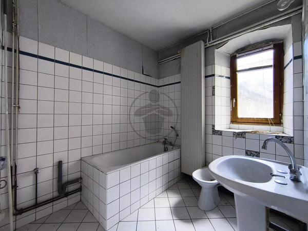 Vente                                                      Maison
                        
                     12 pièces                      215 m2                     à Baume-les-Dames