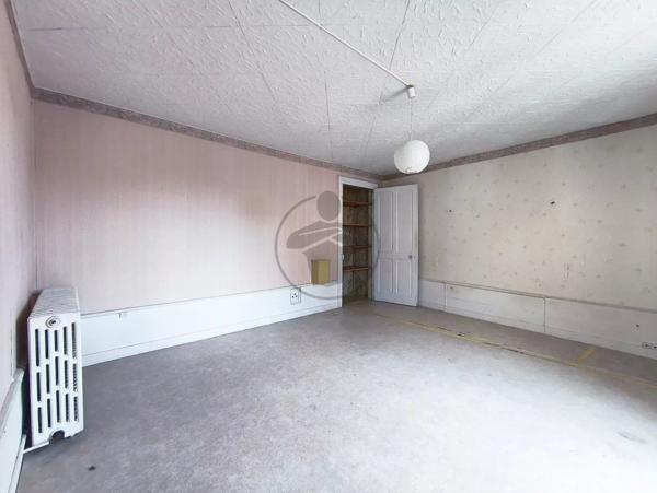 Vente                                                      Maison
                        
                     12 pièces                      215 m2                     à Baume-les-Dames