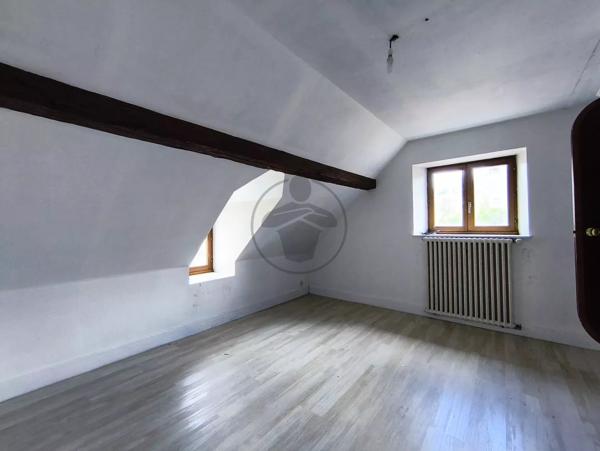 Vente                                                      Maison
                        
                     12 pièces                      215 m2                     à Baume-les-Dames