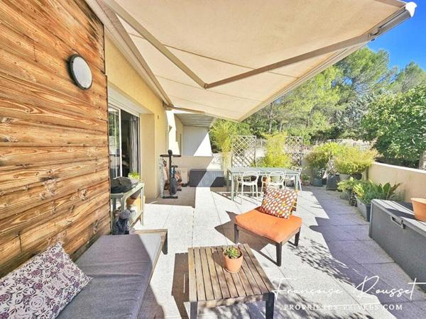 BIEN RARE : T2 avec Terrasse et vue Panoramique sur les Collines de Nîmes