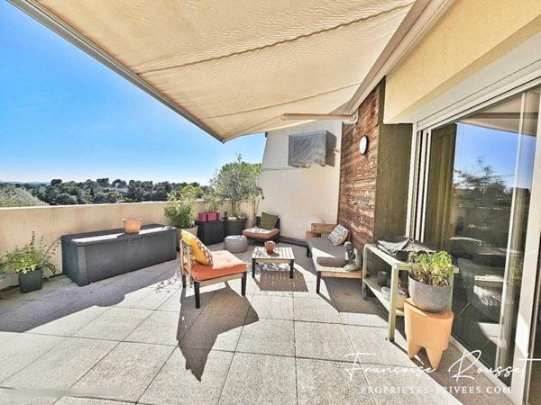 BIEN RARE : T2 avec Terrasse et vue Panoramique sur les Collines de Nîmes