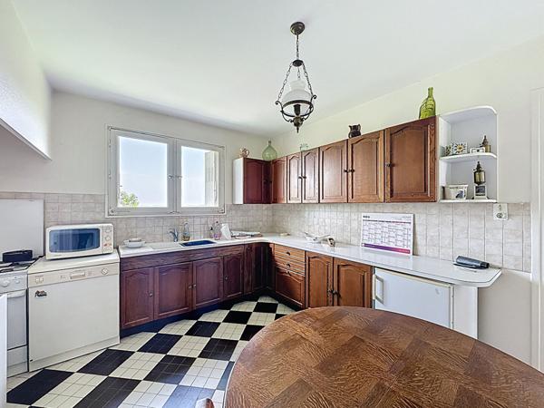 A vendre Maison 7 pièces avec garage terrain arboré et vue dégagée