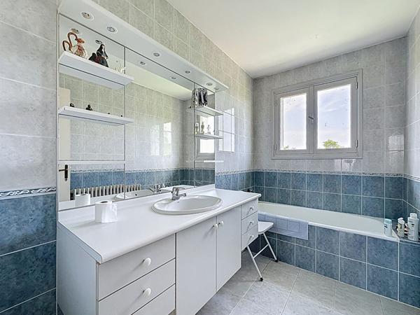 A vendre Maison 7 pièces avec garage terrain arboré et vue dégagée