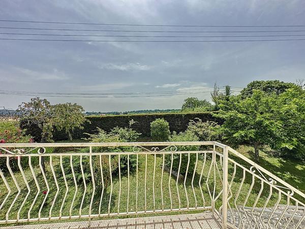 A vendre Maison 7 pièces avec garage terrain arboré et vue dégagée