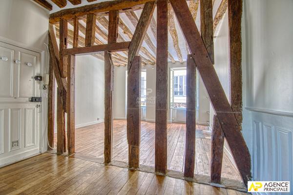 Versailles Saint-Louis Appartement 2 pièces 45 m² Carrez situé au 1er étage 320 000 € **  - Référence  28316