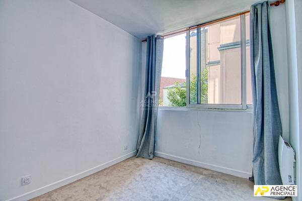 Versailles Saint-Louis Appartement 2 pièces 45 m² Carrez situé au 1er étage 320 000 € **  - Référence  28316