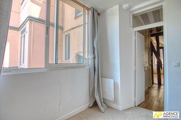 Versailles Saint-Louis Appartement 2 pièces 45 m² Carrez situé au 1er étage 320 000 € **  - Référence  28316
