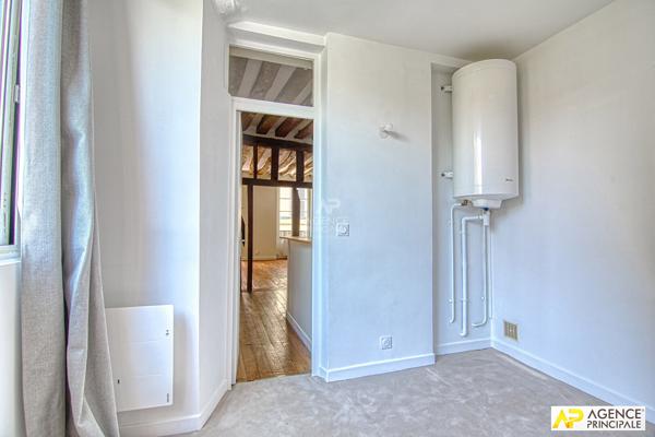Versailles Saint-Louis Appartement 2 pièces 45 m² Carrez situé au 1er étage 320 000 € **  - Référence  28316