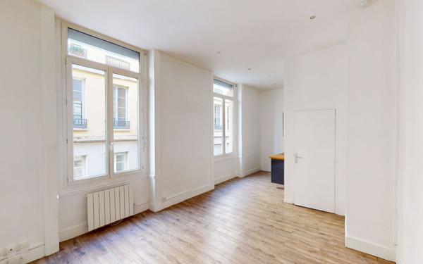 Appartement à louer    1 pièce •  Saint-Étienne