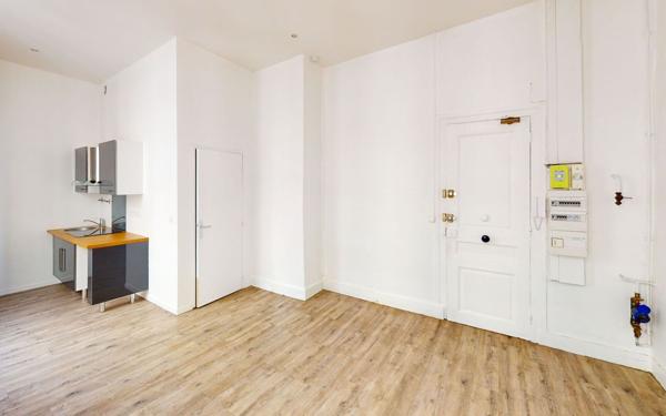 Appartement à louer    1 pièce •  Saint-Étienne