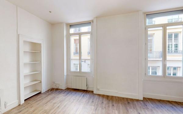 Appartement à louer    1 pièce •  Saint-Étienne