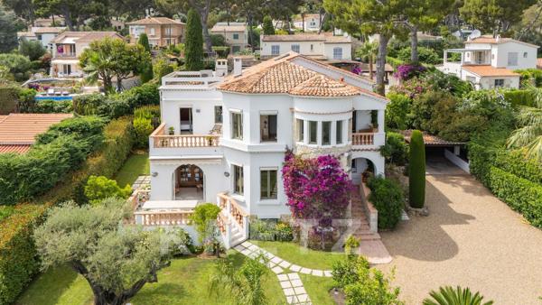 CAP D'ANTIBES - Propriété Familiale à pied des plages