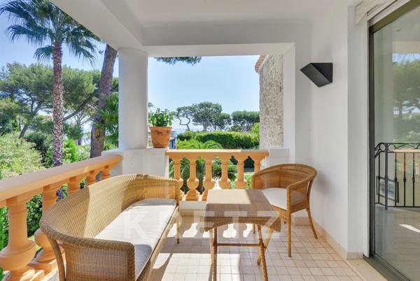 CAP D'ANTIBES - Propriété Familiale à pied des plages