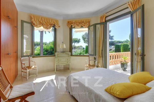 CAP D'ANTIBES - Propriété Familiale à pied des plages