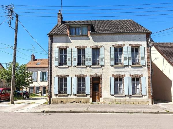 Maison bourgeoise avec dépendances et terrain