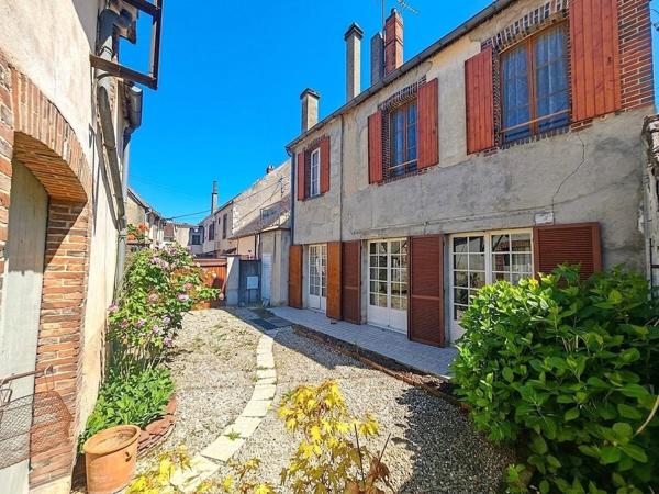 Maison bourgeoise avec dépendances et terrain