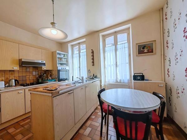 Maison bourgeoise avec dépendances et terrain