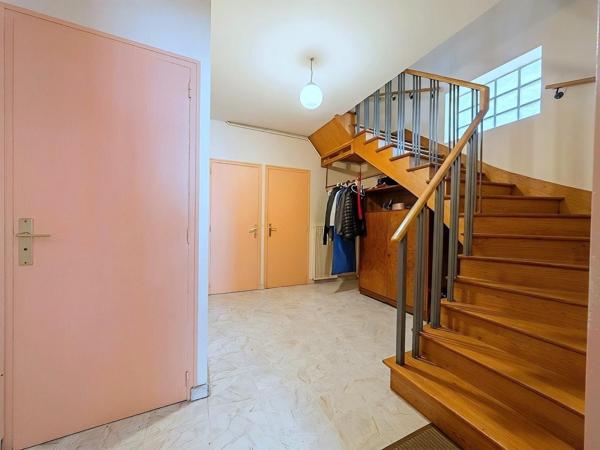 Maison bourgeoise avec dépendances et terrain