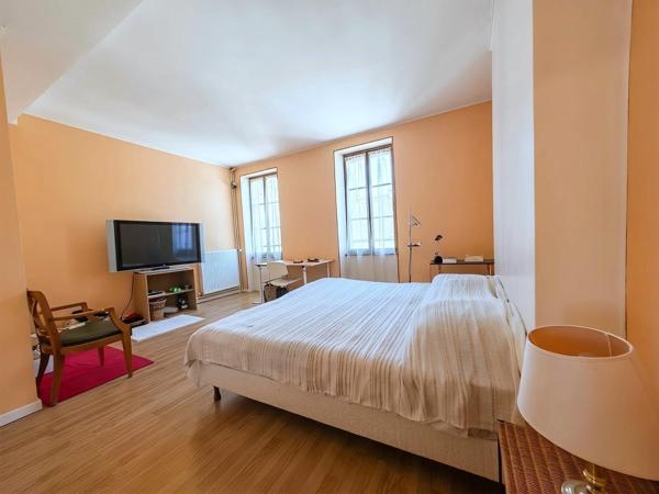 Maison bourgeoise avec dépendances et terrain