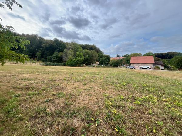 Terrain constructible au calme avec vue dégagée