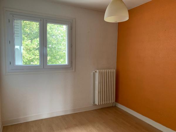 Toulouse Rangueil 31400 à deux pas des Facultés , Agréable T3 de 56.45m² très bien agencé , avec petit balcon, cave et place de parking