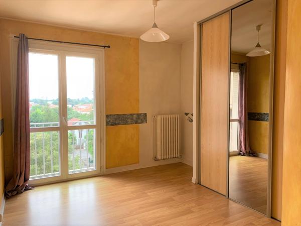 Toulouse Rangueil 31400 à deux pas des Facultés , Agréable T3 de 56.45m² très bien agencé , avec petit balcon, cave et place de parking