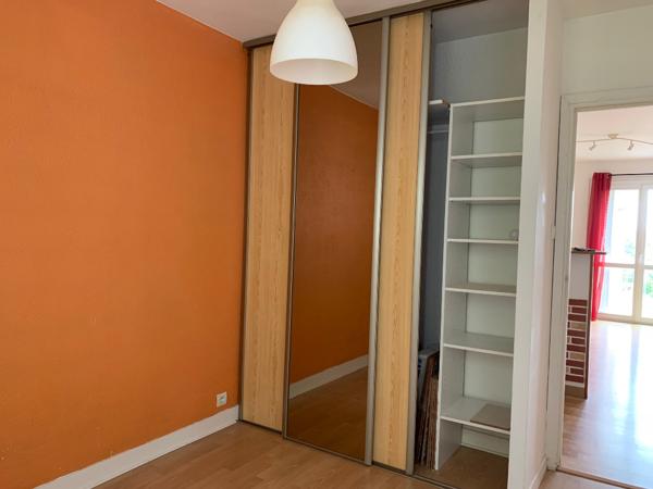 Toulouse Rangueil 31400 à deux pas des Facultés , Agréable T3 de 56.45m² très bien agencé , avec petit balcon, cave et place de parking