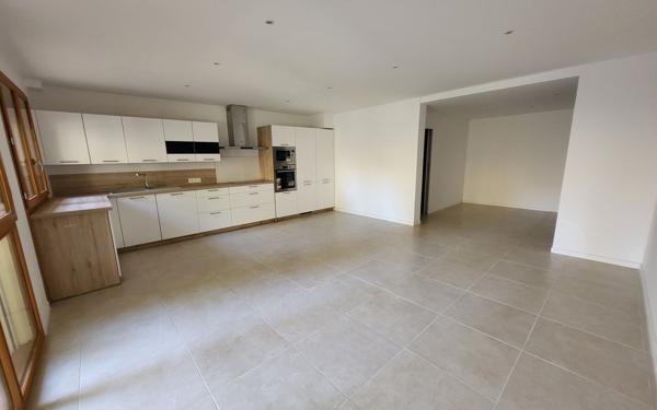Appartement à vendre    2 pièces • 64,85 m2 Marseille 5