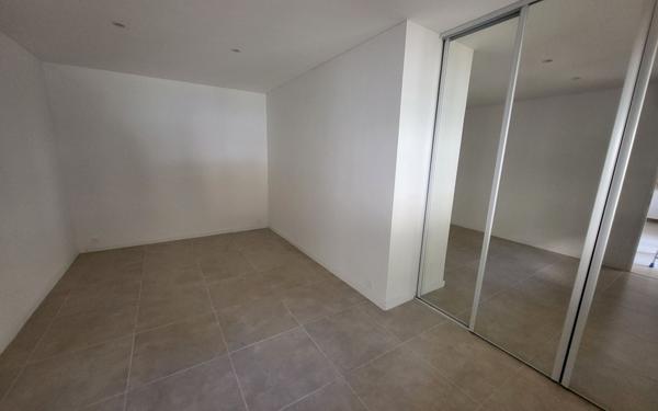 Appartement à vendre    2 pièces • 64,85 m2 Marseille 5