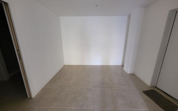 Appartement à vendre    2 pièces • 64,85 m2 Marseille 5
