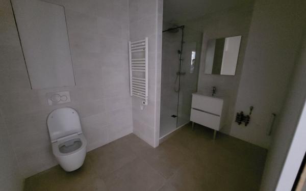 Appartement à vendre    2 pièces • 64,85 m2 Marseille 5