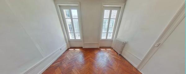 APPARTEMENT T6 A LOUER - LYON 6EME ARRONDISSEMENT l'Europe 218.35 m 2 2 500 € charges comprises par mois