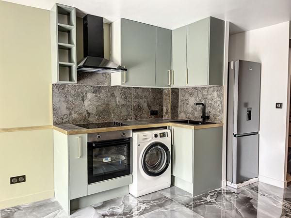 STUDIO AVEC TERRASSE PORT FREJUS