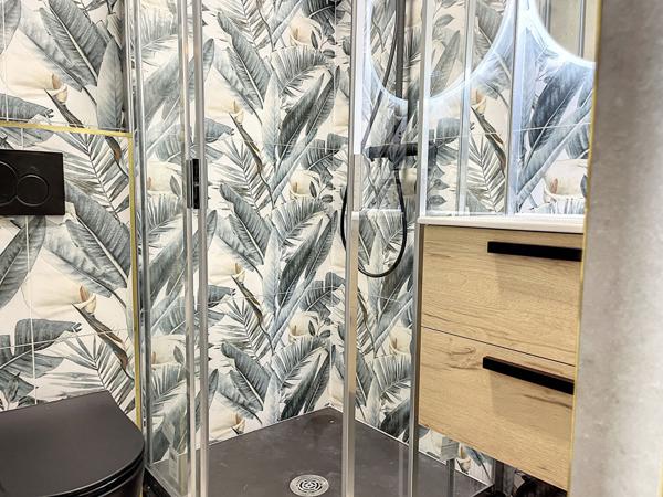 STUDIO AVEC TERRASSE PORT FREJUS