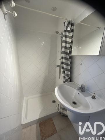 Location studio 58 m² Aramon