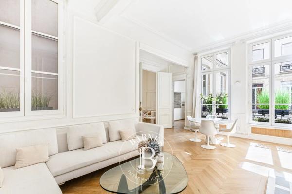 Paris 1er, Appartement 2 Chambres -  70 m² à vendre