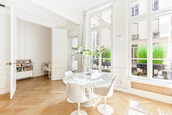 Paris 1er, Appartement 2 Chambres -  70 m² à vendre