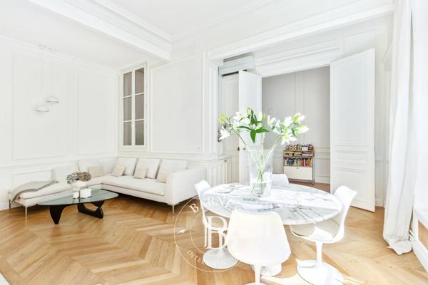 Paris 1er, Appartement 2 Chambres -  70 m² à vendre