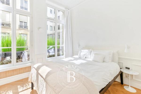 Paris 1er, Appartement 2 Chambres -  70 m² à vendre